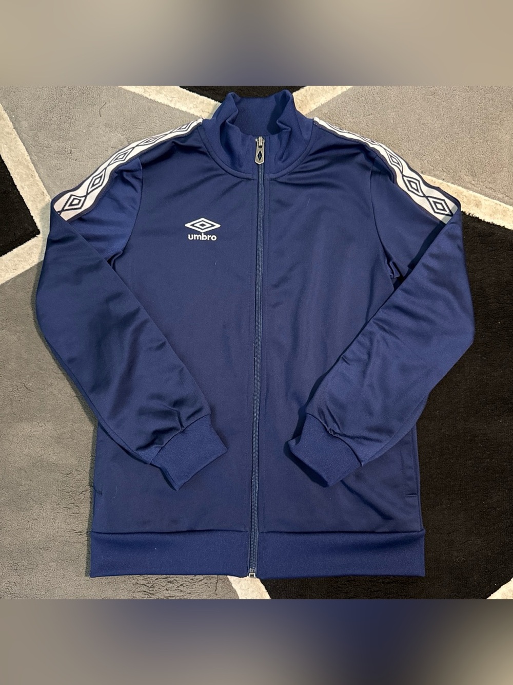 Navy blue women’s Umbro tracksuit jacket - Picture 2 of 3